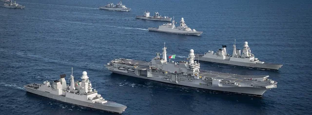 F-595 Luigi Rizzo Bergamini sınıfı FREMM fırkateyni Cavour uçak gemisi görev grubunda